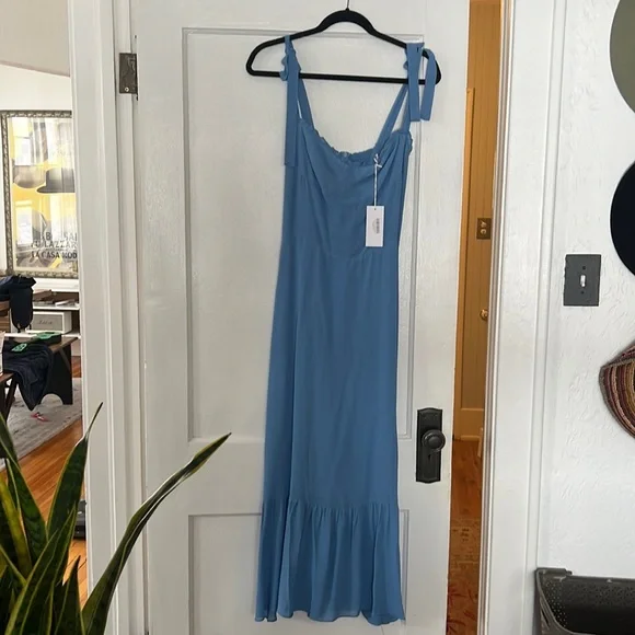 reformation nikita dress blue Sky Blue Reformation Nikita Dress. Loved the fit and